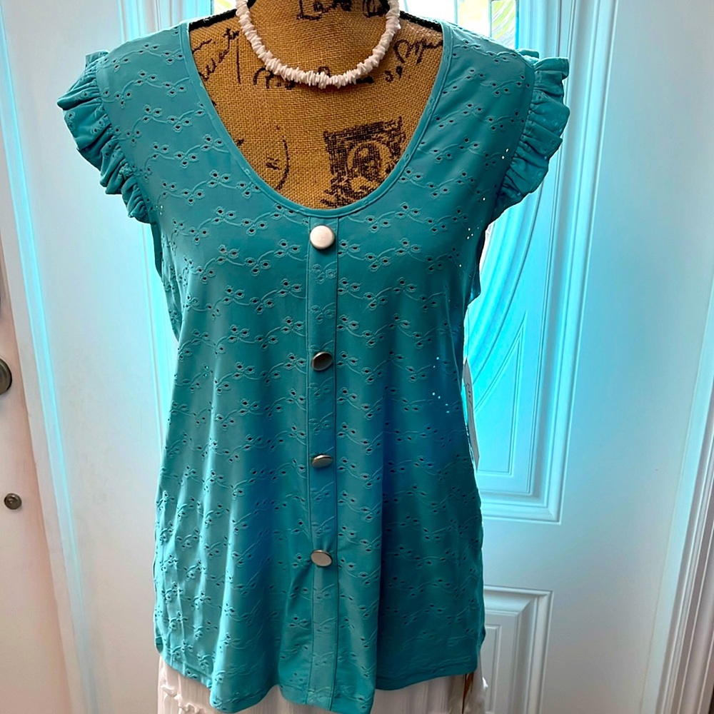 This XL blouse is aqua in color with 4 silver buttons for show.